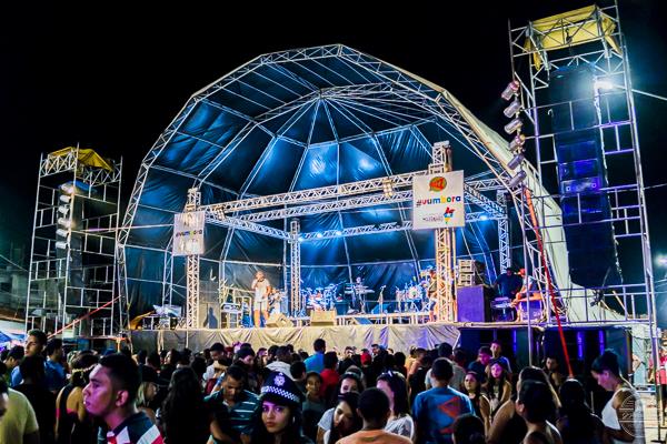 Estrutura de palco e som tornaram a festa grandiosa 