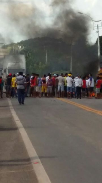 Sede da Prefeitura foi incendiada em protesto contra volta da prefeita ao cargo