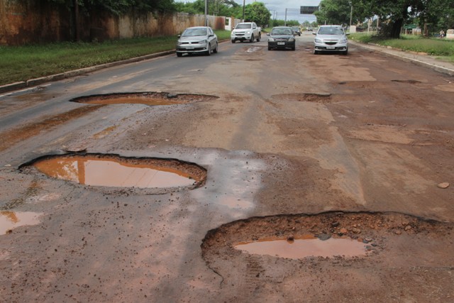 Buraqueira compõe cenário visto por viajantes nas estradas do interior do Maranhão (Foto: De Jesus)  