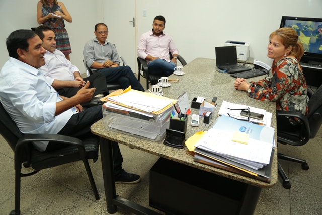 Prefeito Josemar Sobreiro e equipe se reuniram com a diretora-geral do Detran, Larissa Abdalla