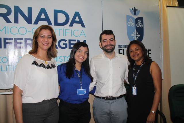 Deputada Valéria Macedo (à esquerda) com equipe de professores do Florece responsável pela jornada