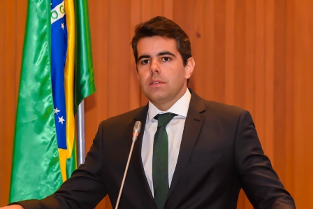 Adriano propõe ida de comitiva de deputados maranhenses ao Rio de Janeiro para obter informações sobre a aplicação correta do empréstimo