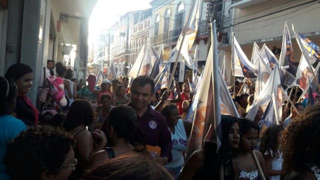 Aníbal Lins mobilizou Rua Grande com grande caminhada, marcada por entusiasmo (Fotos: Blog da Mônica Alves) 