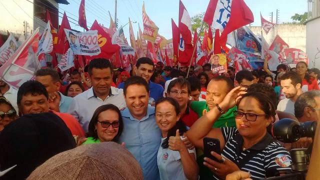 Sem carisma popular, Márcio Jerry (no canto esquerdo inferior da foto) foi só mais um na caminhada 