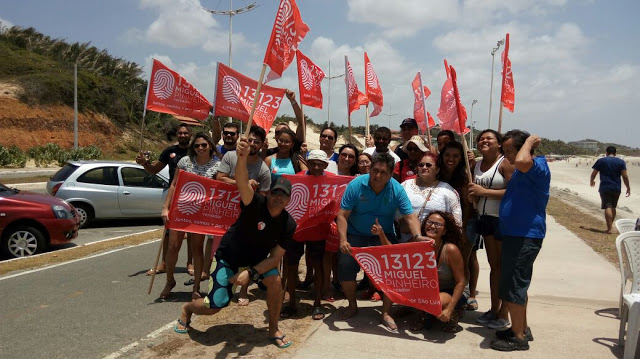 Miguel Pinheiro com grupo de correligionários na orla marítima de São Luís