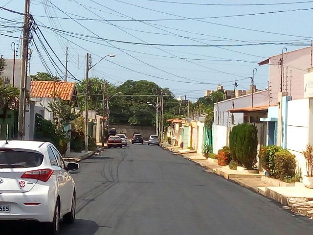 Rua 4 do Residencial Araras recebeu nova camada asfáltica após denúncia do blog 