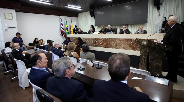 Familiares e advogados amigos do homenageado prestigiaram a sessão solene na Câmara Municipal de São Luís