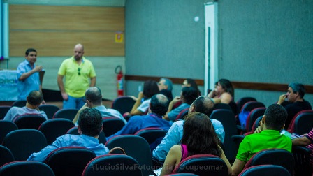 Professores aprovaram agenda de mobilização e consulta à categoria sobre indicativo de greve