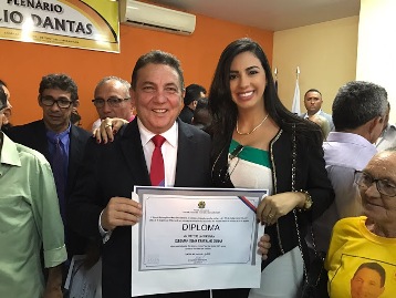 Tema é o único prefeito no Maranhão diplomado pela quinta vez