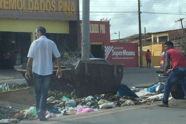 Lixo despejado pelos servidores públicos aumentou sujeira no local