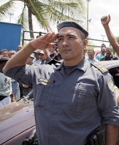 Ascensão do major Brandão na carreira militar tem sido barrada 