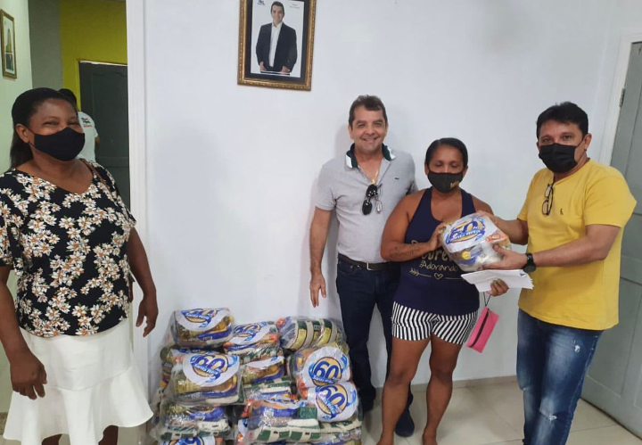 Prefeito Dr Hilton Gon Alo Distribui Cestas B Sicas Em Santa Rita Daniel Matos