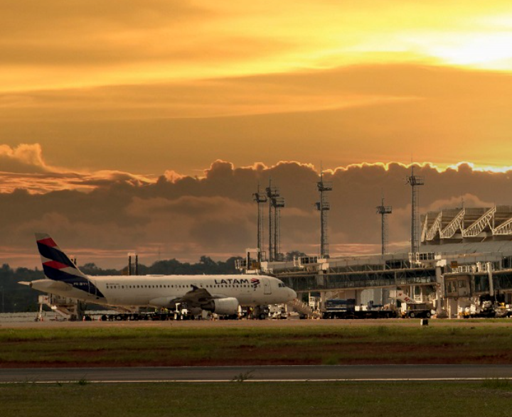 Chegadas E Partidas Dos Voos Em Dallas Foto Editorial - Imagem de  aeroporto, partidas: 50101161