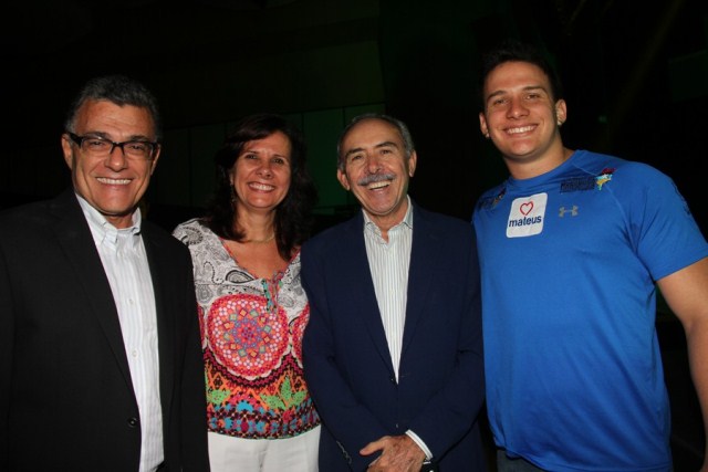  O Presidente do Grupo Mirante, Fernando Sarney com Luzia Rezende e o filho, o premiado judoca Pedro Victor Rezende, e o Diretor da CEMAR José Jorge Soares.